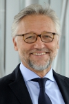 Prof. Dr. med. Hans-Jochen Heinze_266x400